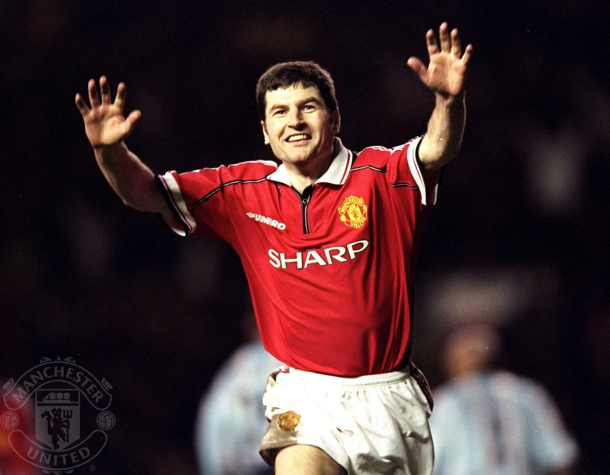 Denis Irwin là một trong những cầu thủ rất quan trọng và là cầu thủ huyền thoại của Manchester United